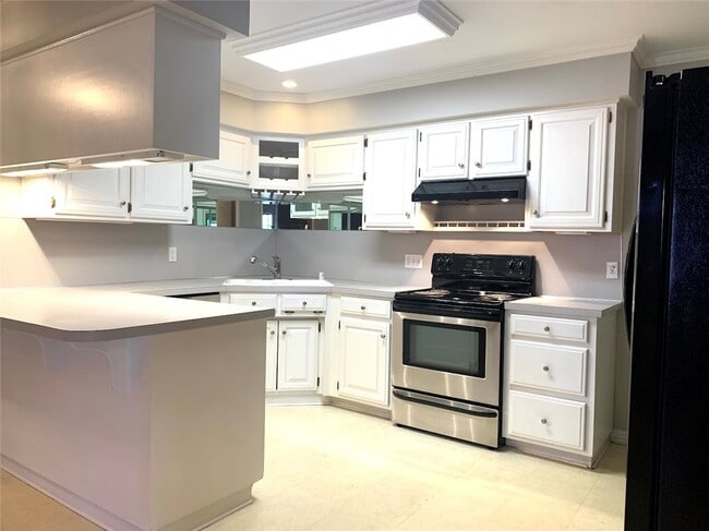 111 Fox Run Pl