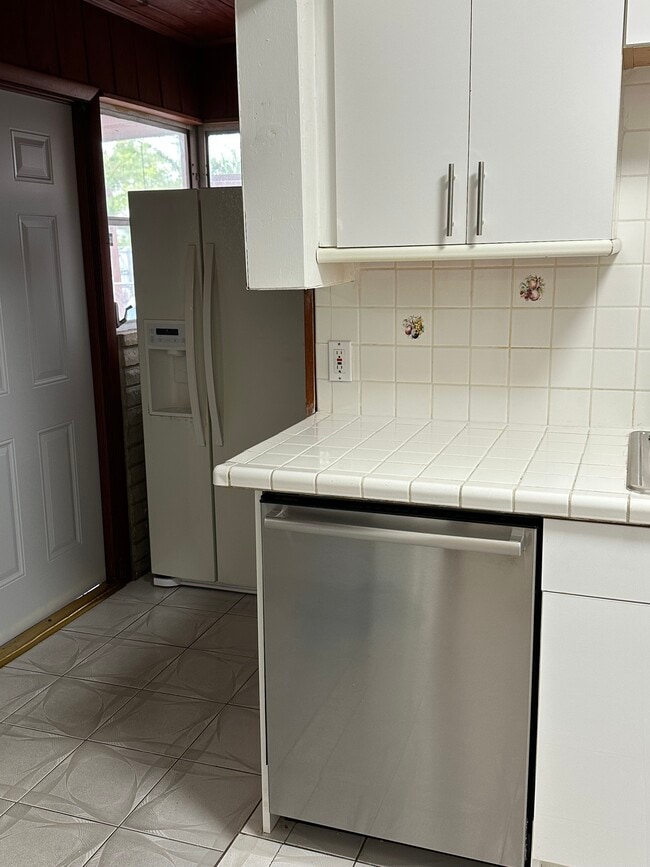 Photo - 811 NE 2nd Pl