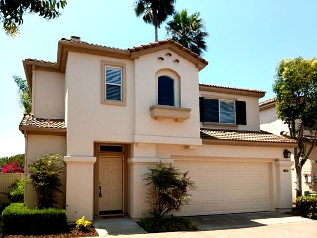 Building Photo - Stunning Two-Story 3 Bedroom, 2.5 Bath Hom... Rental