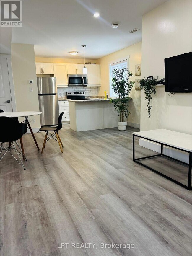 Photo - 224 Portsmouth Gate