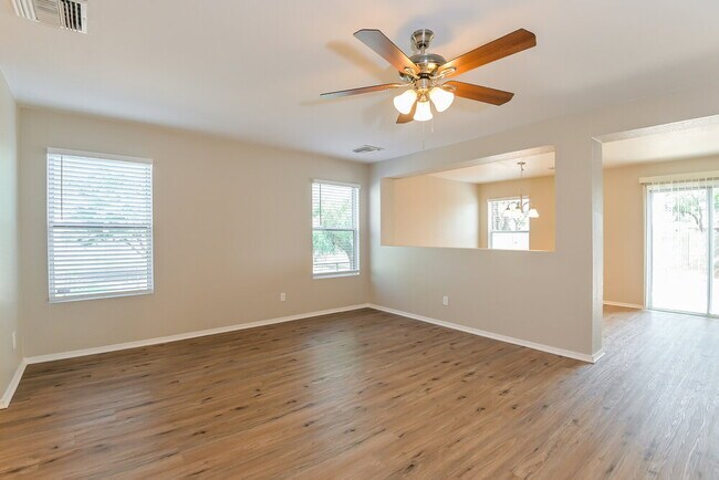 Photo - 504 Great White St