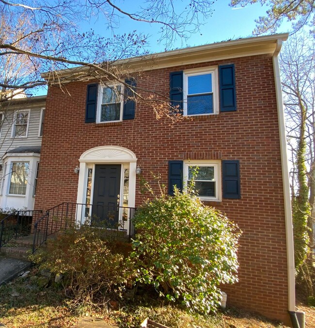 Building Photo - Well Maintained 2 Bedroom 2.5 Bath Townhome in Great Marietta Location w/ a Unfinished Basement