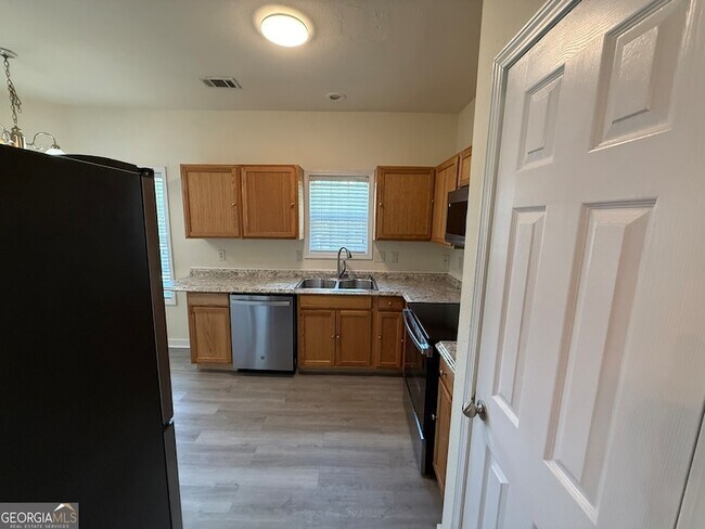 Photo - 207 Granite Way