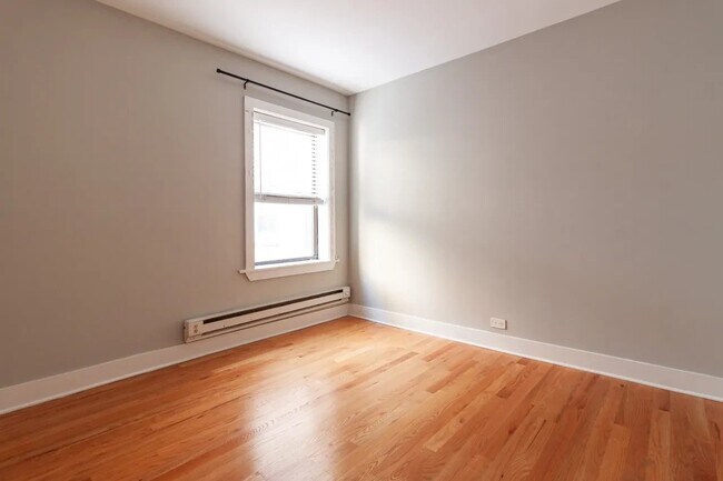 3720-3725 N Pine Grove Ave Unit 3720.5 North Pine Grove