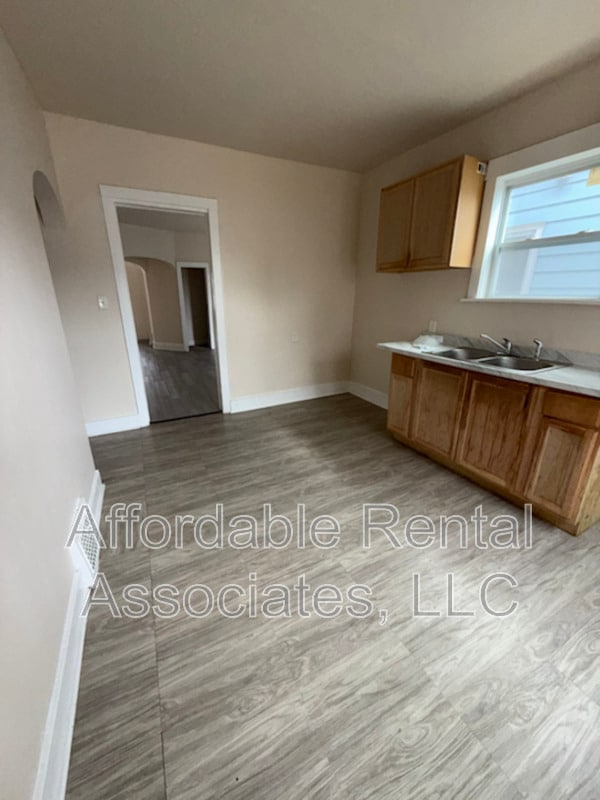 Photo - 2627 S 6th St Unit Upper