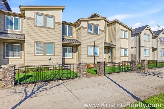 Building Photo - Stunning 3 BD | 2.5 BA Townhome in Rosedale Parks | Pool, Clubhouse & Prime Location
