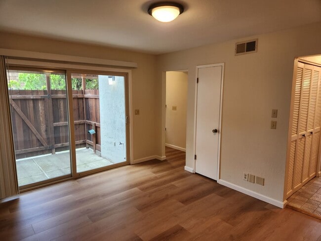 Photo - 1725 Holland Cir