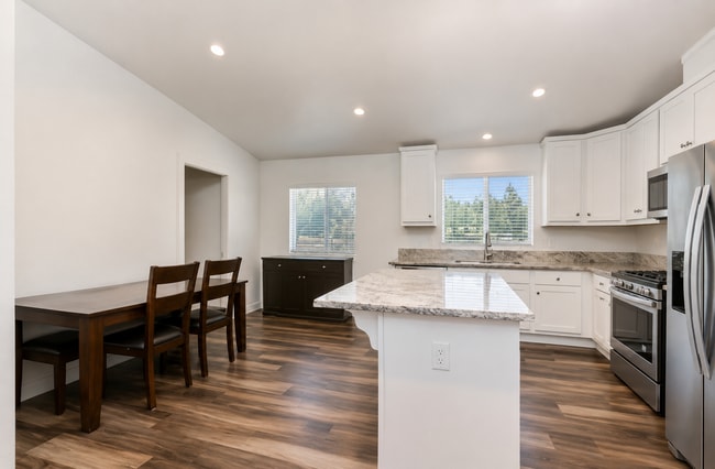2605 1/2 Kauana Loa Dr
