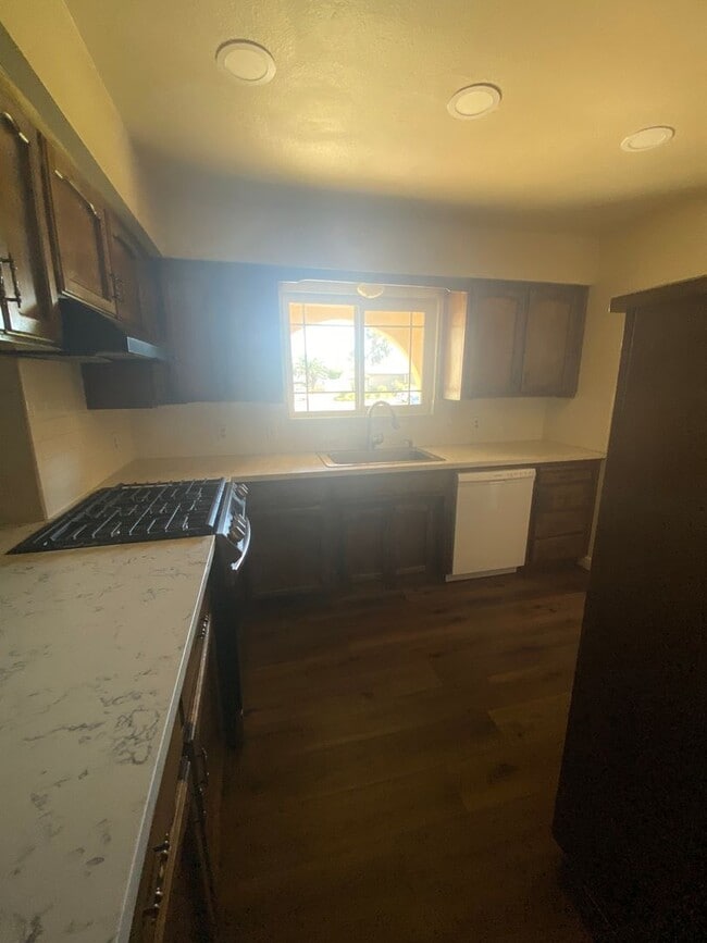 Photo - Spacious home in Northeast Hanford, central air, quiet cul-de-sac lot!