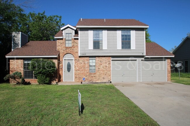 Building Photo - Perfect Two-Story