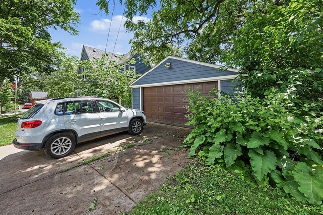 Photo - 307 Doty Ave