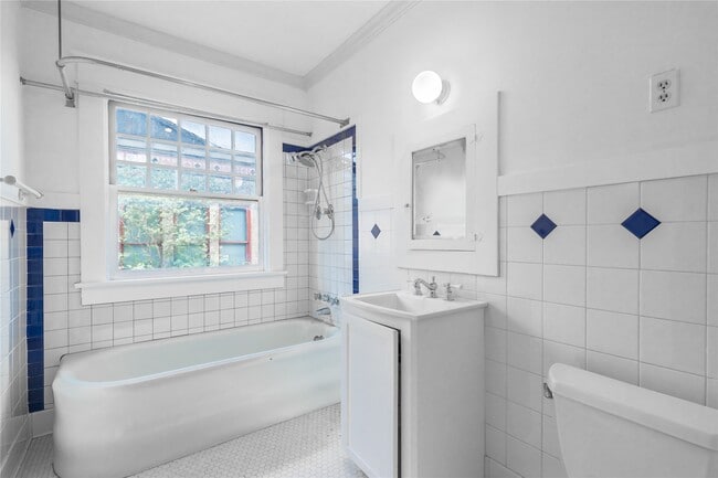 Photo - 806 Winbern St Unidad 2