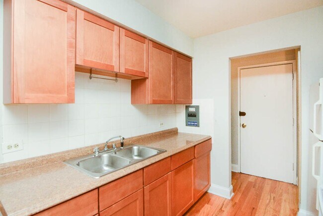 Photo - 515 W Briar Pl Unit 302