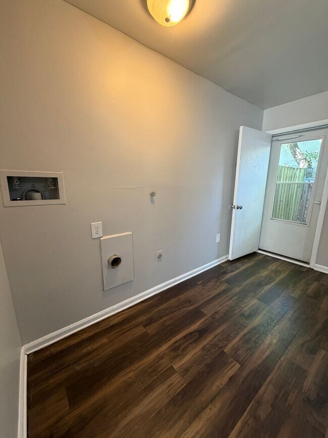 Photo - 2900 Tuckaseegee Rd Unit B
