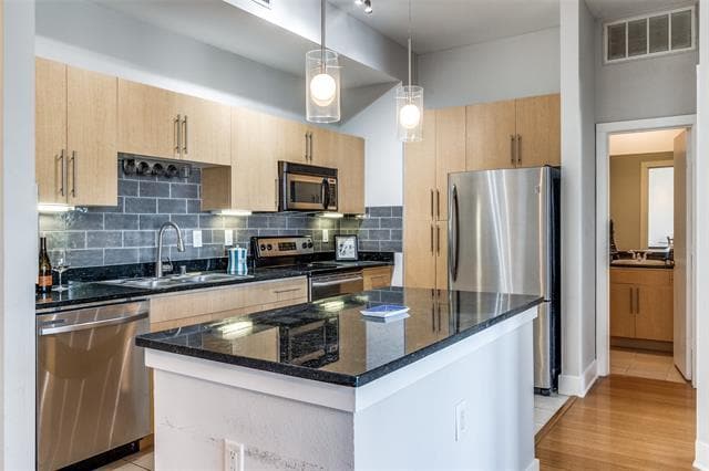 Building Photo - 4605 Cedar Springs Rd Unit 336