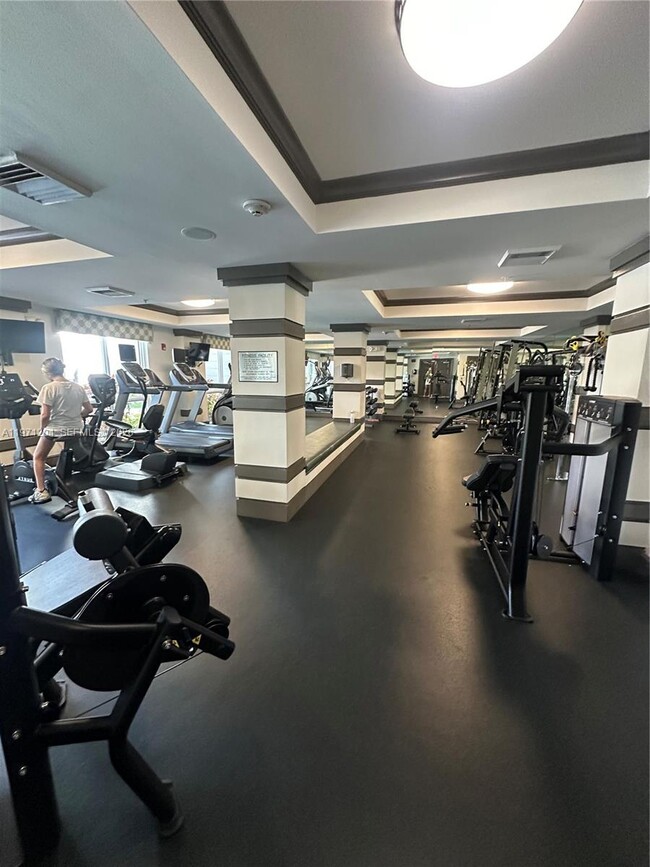 Photo - 2421 NE 65th St Unidad 508