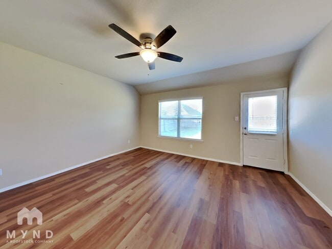 Photo - 2385 Willard Way