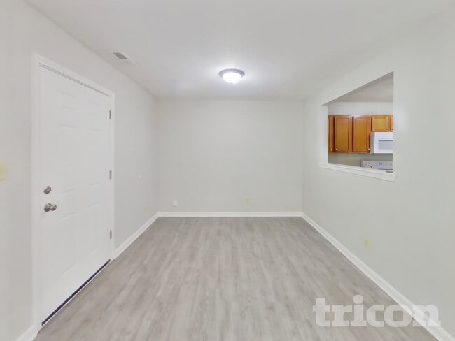 Photo - 1296 Edgewater Dr