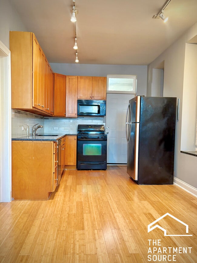 Building Photo - 1844 W 18th St Unit 1F Rental