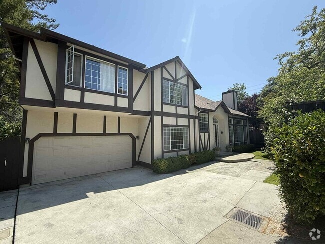 Building Photo - Tucked-Away Tudor Gem Near Atherton Rental
