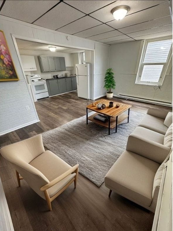 Building Photo - Completely Remodeled Spacious One-Bedroom Apartment First Floor Unit 1