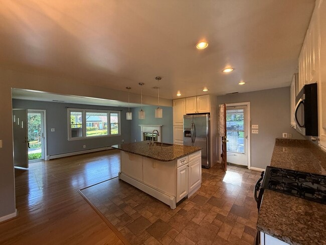 Photo - 4BR Single Family in Cockeysville | Granite Kitchen | Finished Lower Level | Central A/C | Great ...