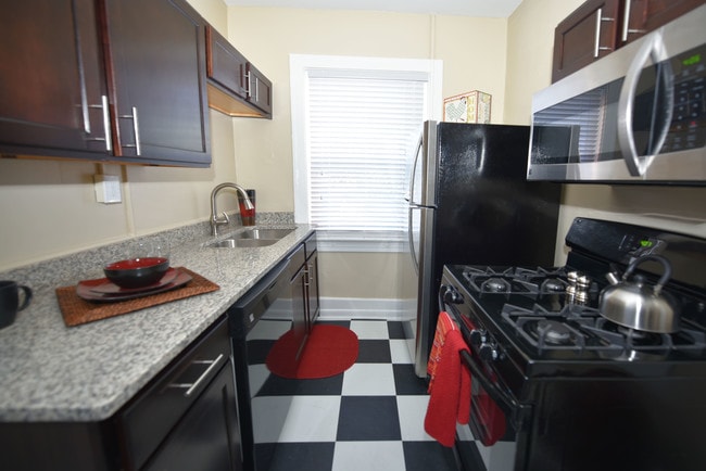 The Diplomat Louisville - Douglass Manor