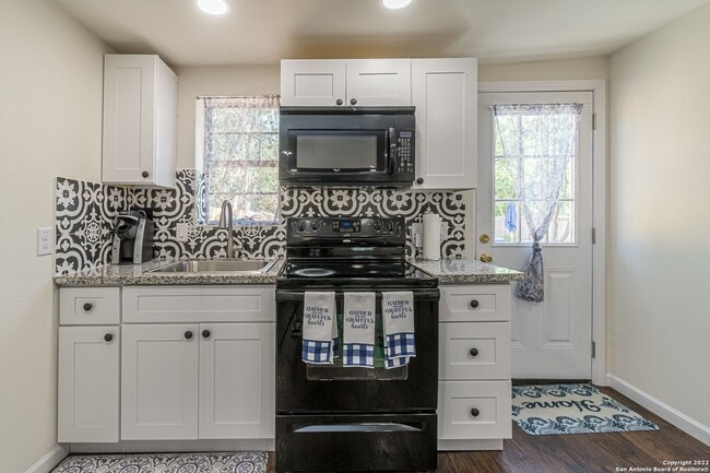 Photo - 207 W Hermine Blvd