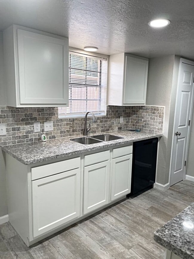 Photo - 2700 N 16th St