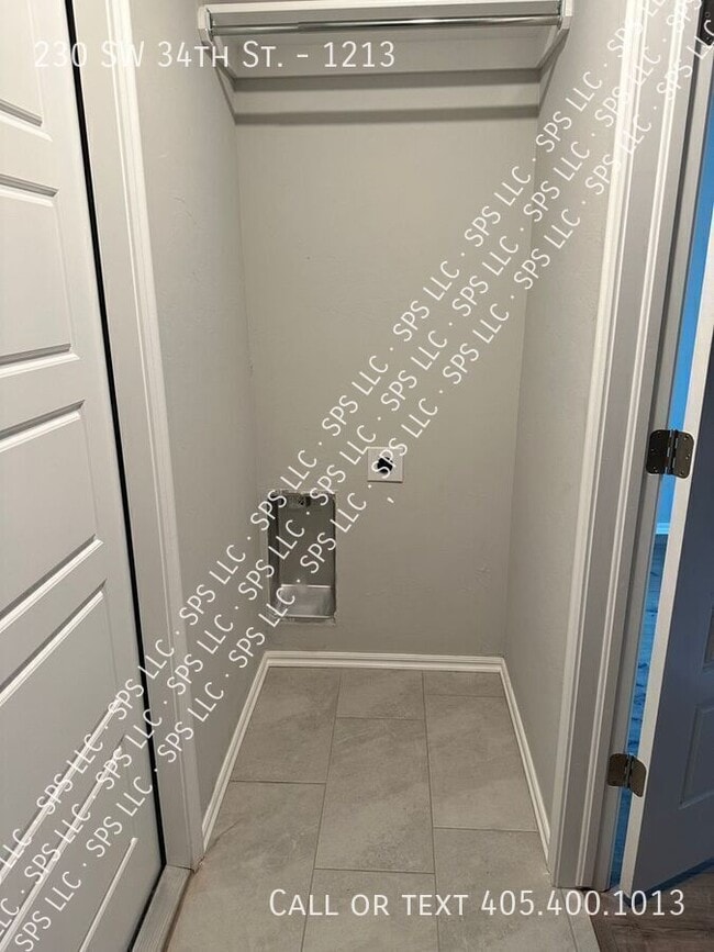 Photo - 230 SW 34th St