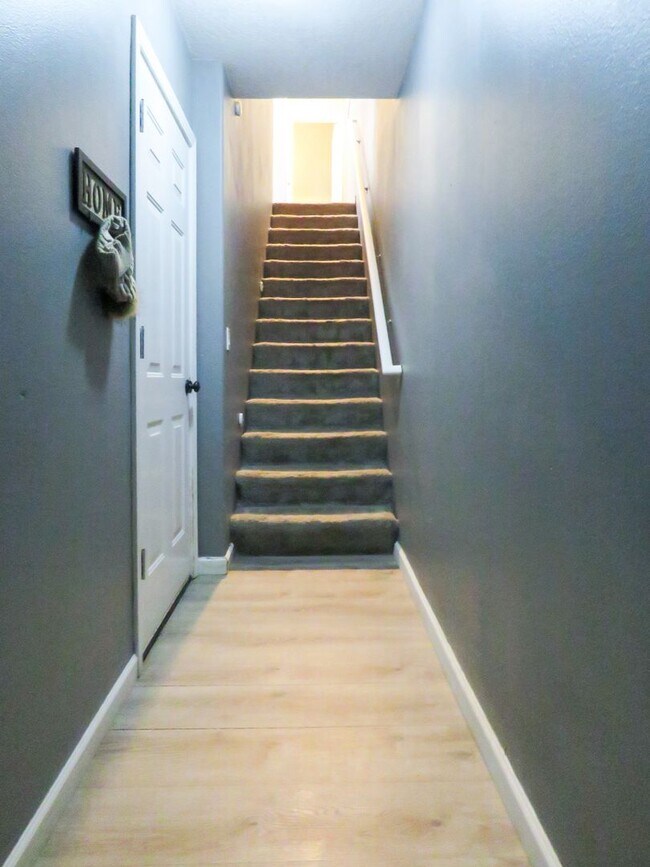 Photo - 2 Bedroom Plus Bonus Room - Tigard Townhom...