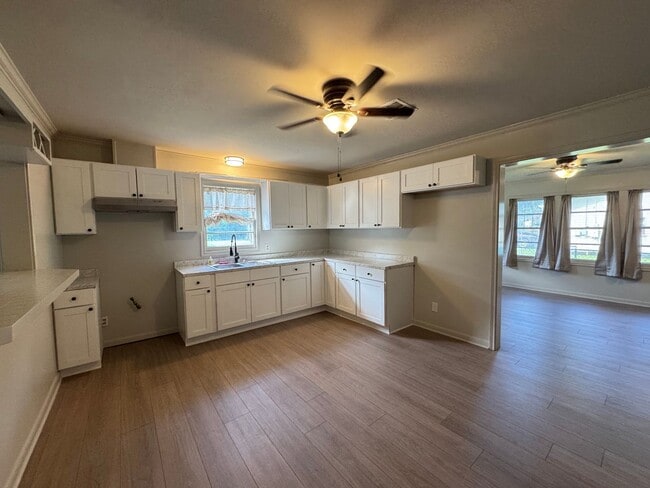 Photo - 616 E 11th St