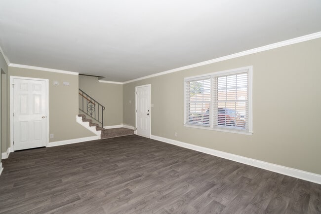 Photo - TOWNES AT UNIVERSITY