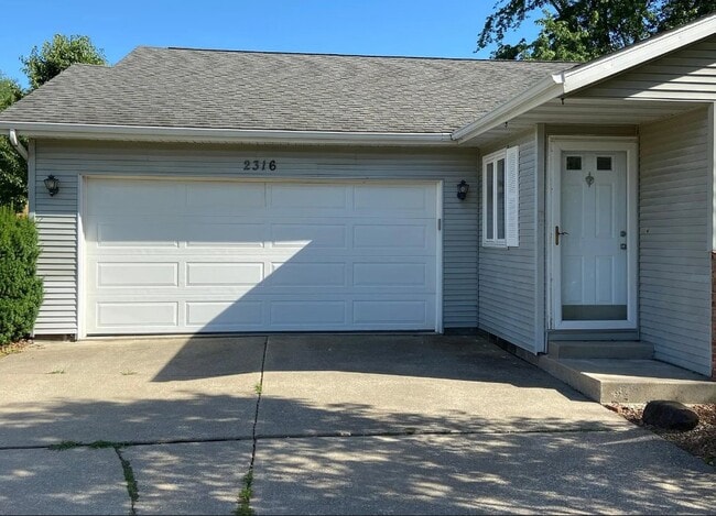 Building Photo - 2316 Austin Dr