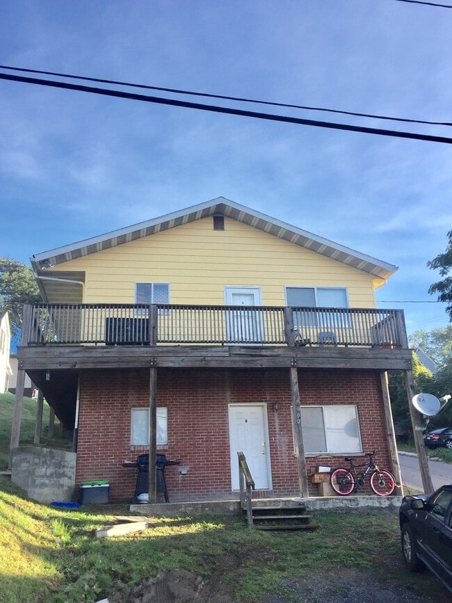 Building Photo - 200 Highland Ave Unit Apt. B - Lower