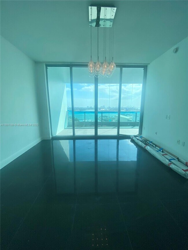 Photo - 900 Biscayne Blvd Unidad 2005