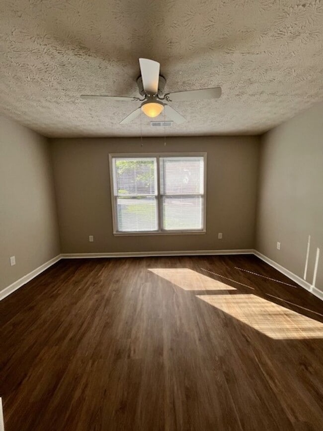 Photo - 2 Bedroom, 2 Bathroom with bonus room!