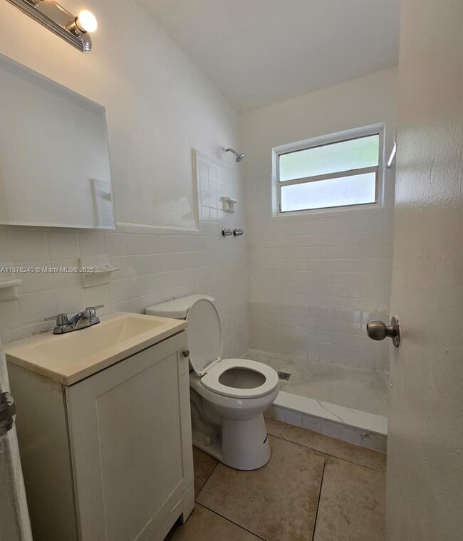 Photo - 3971 SW 12th Pl Unit 2