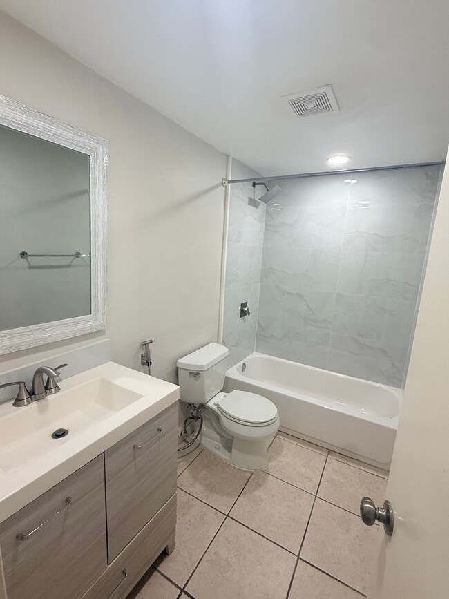 9611 SW 77th Ave Unit 00