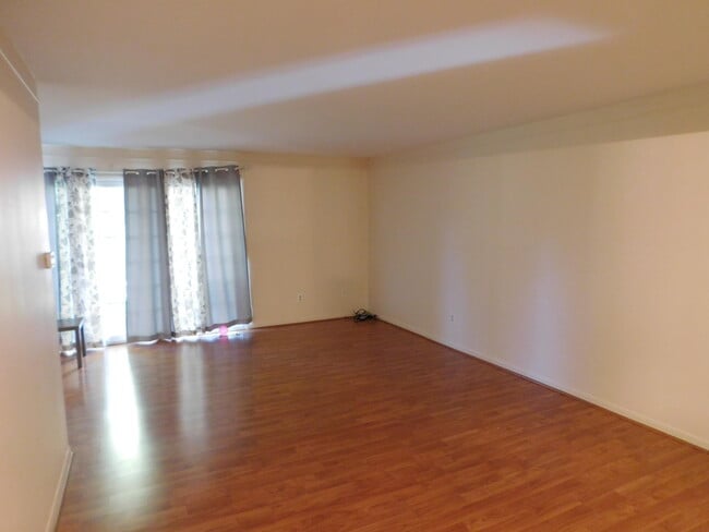 Photo - 444 N Fox Hills Dr Unidad 3