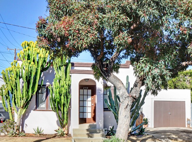 Building Photo - 2719 Broadway Ave in Santa Monica Rental