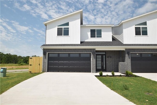 Photo - 401 Amethyst Rd Townhome