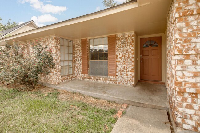Photo - AUGUST PRE-LEASE! 3 bed, 2 bath home in Eastgate!