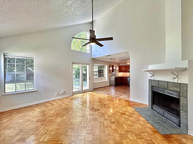 Photo - 806 Minturn Ln