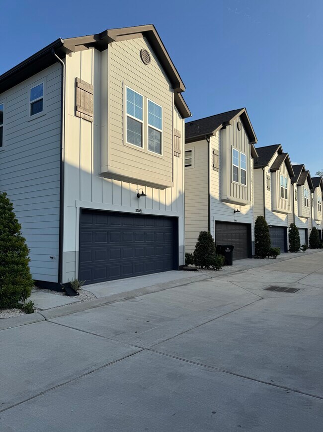 Photo - 3208 Bostic St