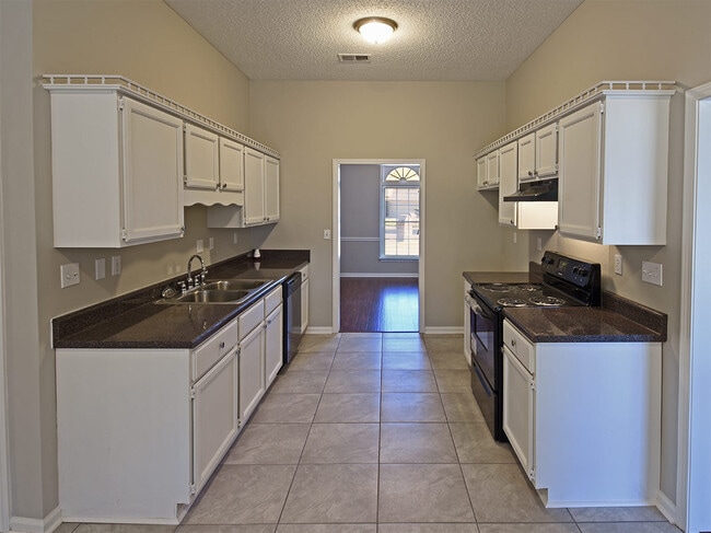 Photo - 3 Bedroom, 2.5 Bathrooms Near S Germantown and E Shelby Dr