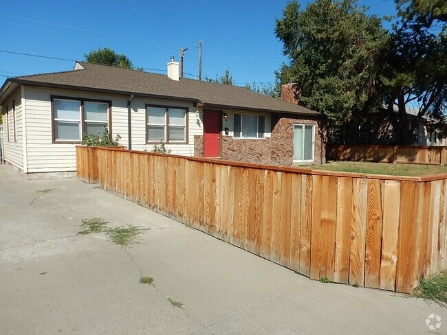 Building Photo - 3 Bed, 1 Bath House Near Heart of Prinevil...