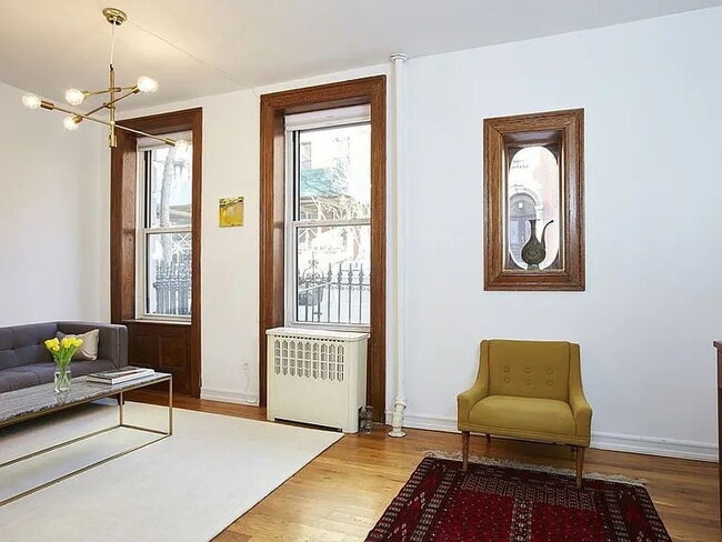 Building Photo - Located within the beautiful prewar cooperative building Unit 11G