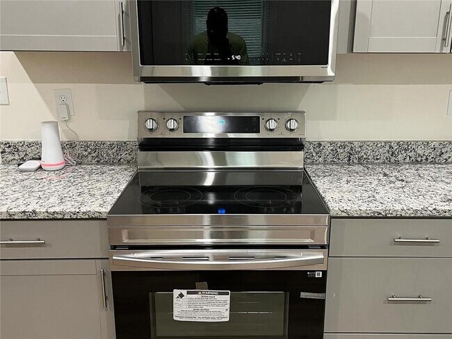 Photo - 320 Camfield Ct SW