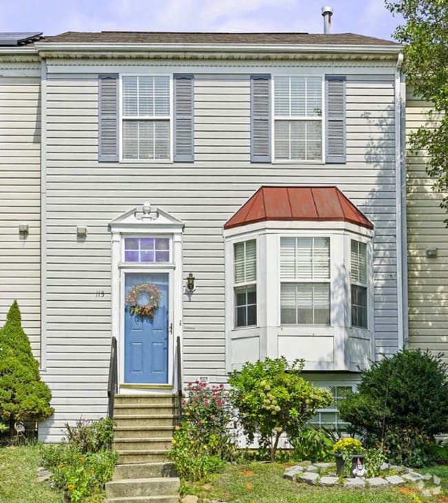 Building Photo - Available Now! Updated townhome in Havre D...